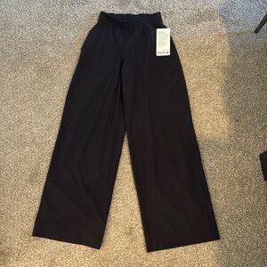 Lululemon black swift wide leg mid rise pant NWT size 2